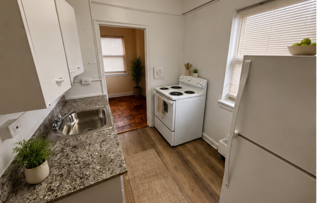 1 bed, 1 bath, 623 sqft, $900, Unit C33