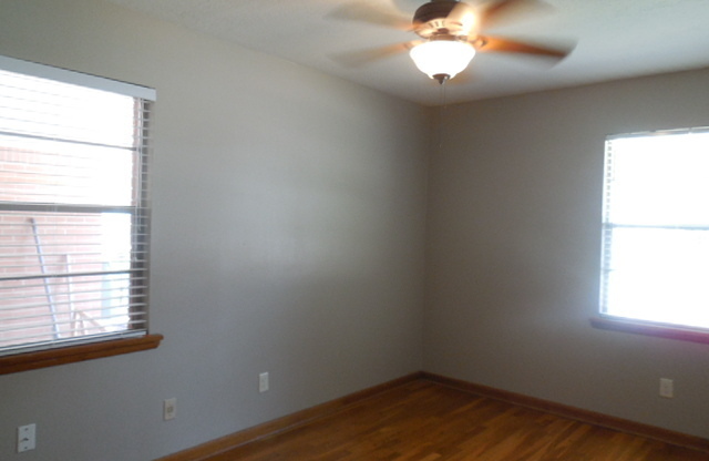 3 beds, 1.5 baths, $1,300