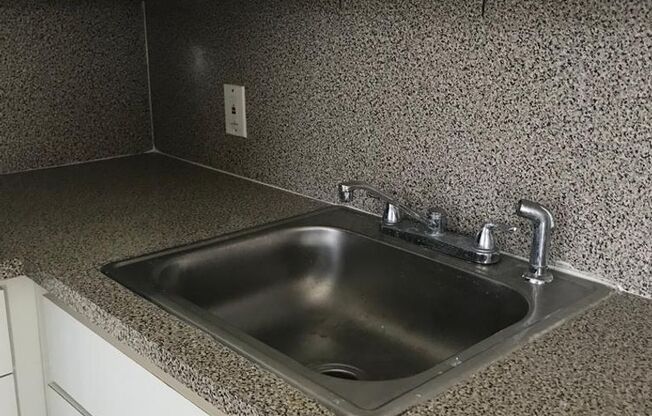 1 bed, 1 bath, 630 sqft, $1,400, Unit 5250-17