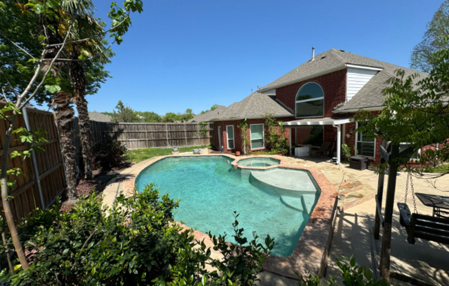8001 STONEHAVEN LN