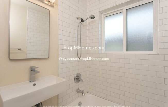 2 beds, 1 bath, $1,349, Unit 2203 NE 81st Avenue