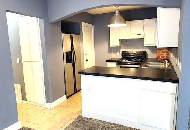 1 bed, 1 bath, 714 sqft, $825, Unit 514 NW 27th St, Apt 4