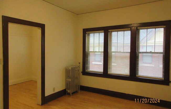 2 beds, 1 bath, $1,100, Unit 903 #3