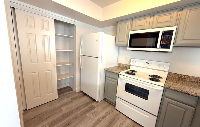 3 beds, 2 baths, $1,350, Unit UNIT 1077