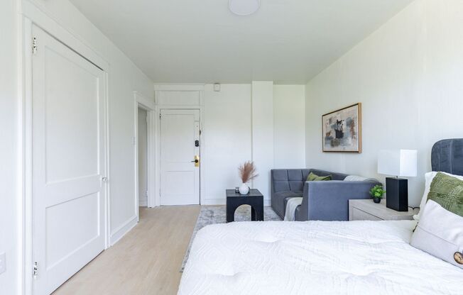 Studio, 1 bath, 375 sqft, $1,049, Unit C3