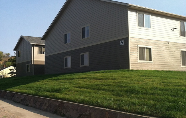 11 E QUINCY ST