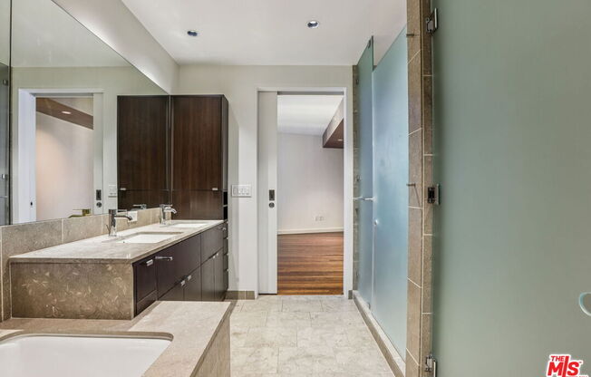 2 beds, 2.5 baths, 2,000 sqft, $7,995, Unit 5A