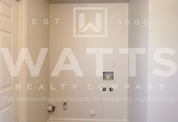 2 beds, 1 bath, 778 sqft, $695, Unit 10