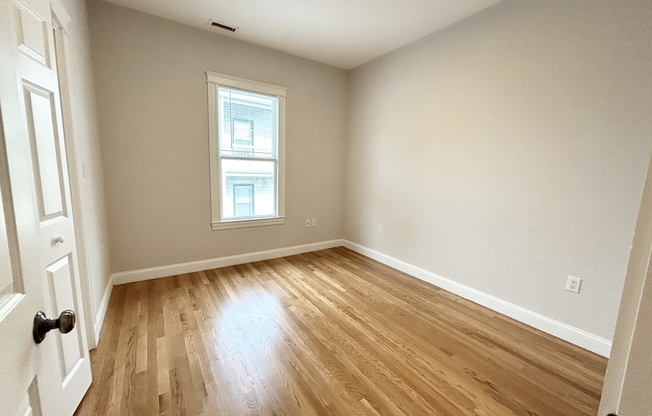 3 beds, 1 bath, $4,050, Unit 3