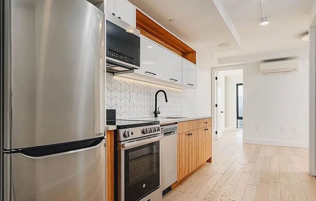 3 beds, 2 baths, $4,850, Unit 1103B