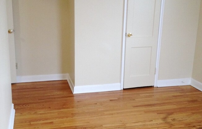 3 beds, 1 bath, 900 sqft, $1,795, Unit SQC-229-5