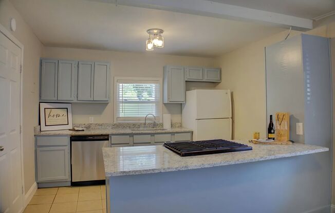 2 beds, 1 bath, 770 sqft, $1,250, Unit 4615 E 4th Place
