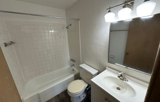 1 bed, 1 bath, $1,095, Unit 209