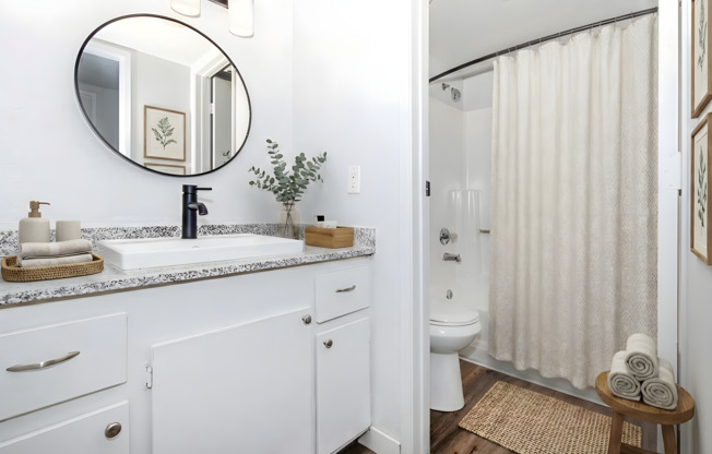 2 beds, 2 baths, 817 sqft, $1,175, Unit 124