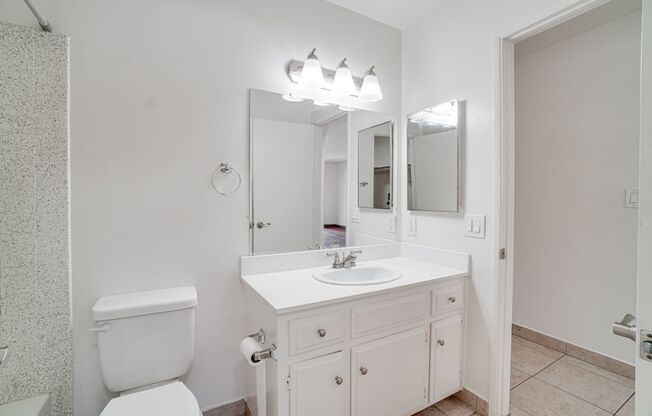 1 bed, 1 bath, 700 sqft, $2,095, Unit 13