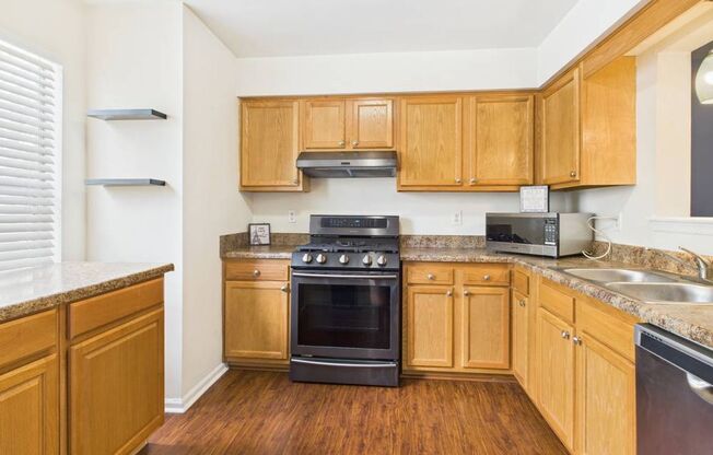 Beautiful 2 Bedroom 2.5 Bathroom Townhome Located in Hampton VA