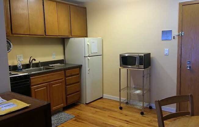 Studio, 1 bath, $1,650, Unit 16