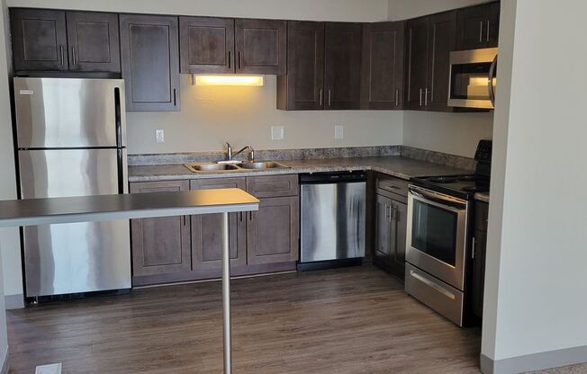 2 beds, 1 bath, $1,175, Unit 2579IZF