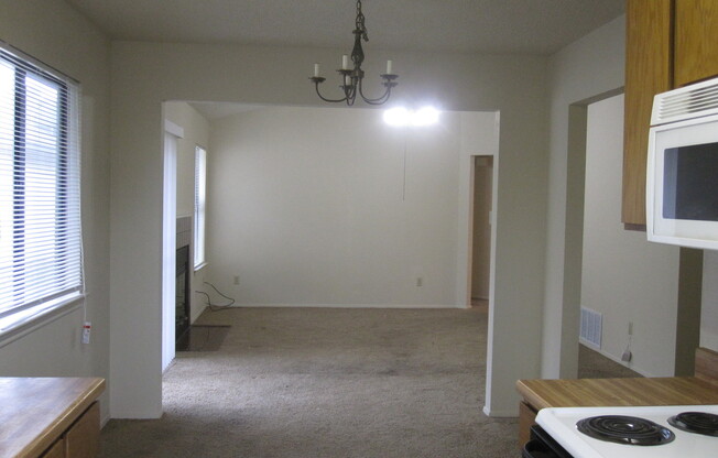 2 beds, 1 bath, $1,595