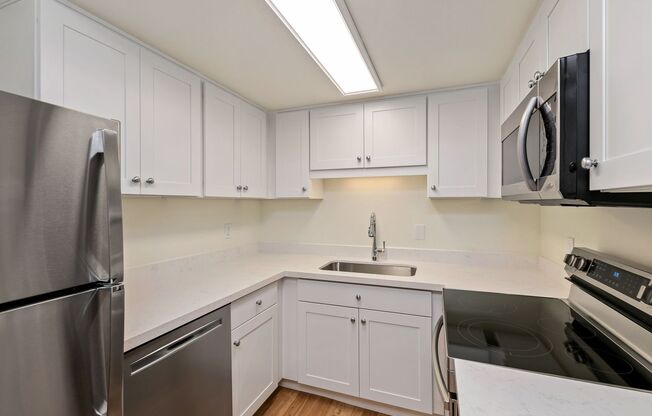 2 beds, 1 bath, 765 sqft, $2,295, Unit 102