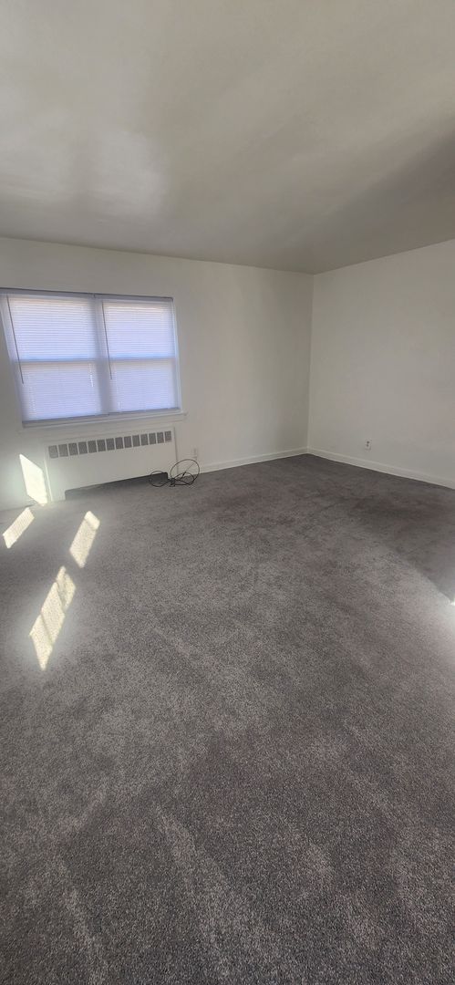 1 bed, 1 bath, 750 sqft, $1,295, Unit D-19