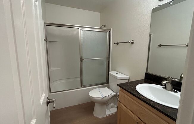 2 beds, 1 bath, 880 sqft, $2,965, Unit M-19