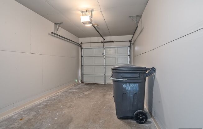 2 beds, 1 bath, 1,050 sqft, $1,599, Unit 3951 - 37