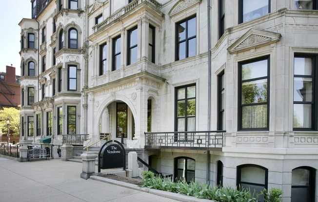 160 Commonwealth Ave