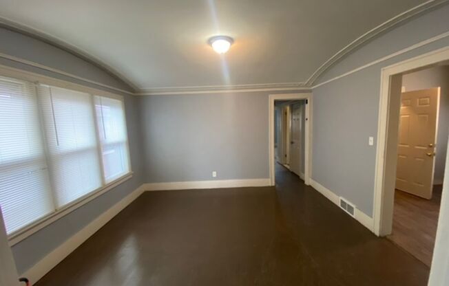 3 beds, 1 bath, 1,100 sqft, $1,300, Unit Lower