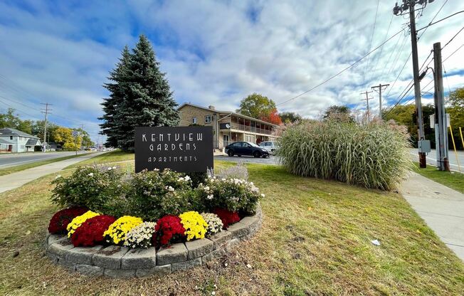 511-515 Knapp/ 508-512 Woodridge NE
