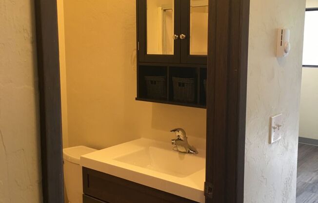 Studio, 1 bath, 300 sqft, $725, Unit 11