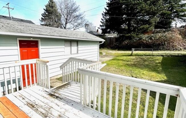3BD/ 2BA + office in South Delridge!