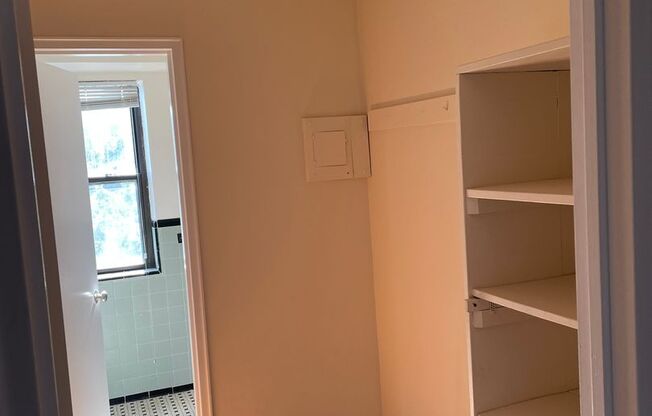 Spacious Studio Apartment in Cleveland Park
