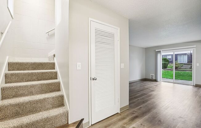 3 beds, 1.5 baths, 963 sqft, $1,899, Unit D-02