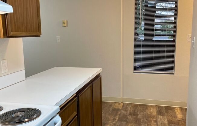 1 bed, 1 bath, 595 sqft, $1,295