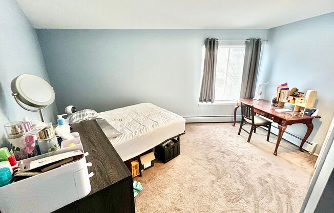 3 beds, 1 bath, 1,063 sqft, $3,675, Unit 08