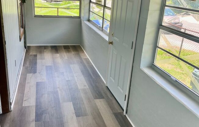 Beautifully Remodeled Lakeland 3BR/1BA Home with HUGE FENCED YARD!