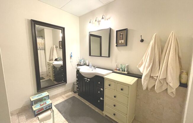 2 beds, 1 bath, $2,145, Unit 101