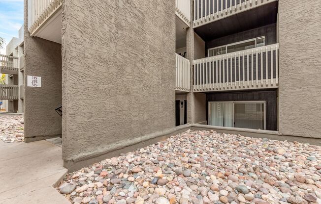 1 bed, 1 bath, 680 sqft, $1,200, Unit 307