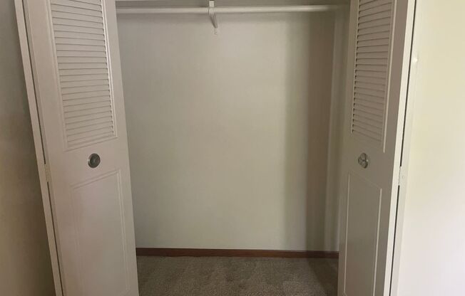 2 beds, 1 bath, 840 sqft, $1,195, Unit 321