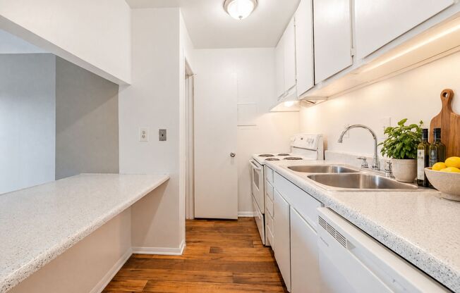 1 bed, 1 bath, 576 sqft, $1,175, Unit 2298-23