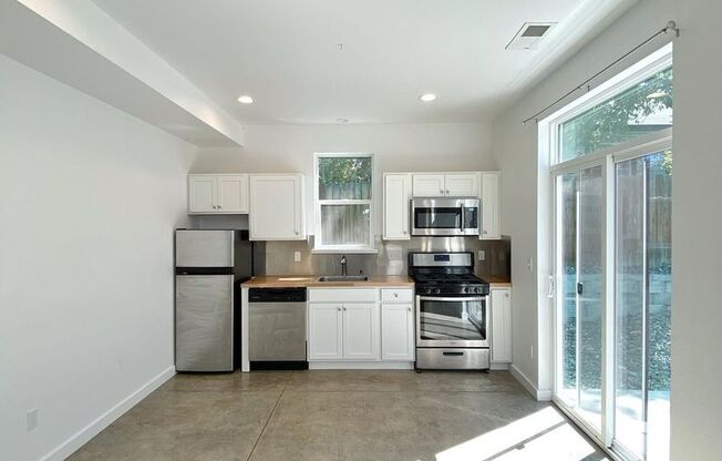 1 bed, 1.5 baths, 750 sqft, $1,825, Unit 446 Roberts