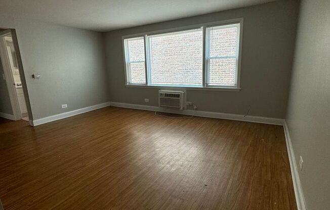 2 beds, 1 bath, $1,400, Unit 104