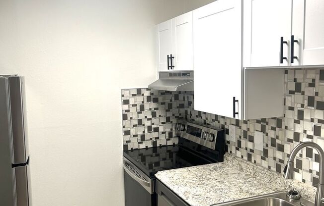 2 beds, 1 bath, 930 sqft, $1,950, Unit X1
