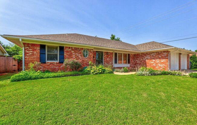 Charming 3-Bedroom, 2-Bathroom Home Near Lake Hefner!