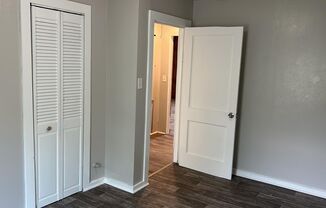 2 beds, 1 bath, $999