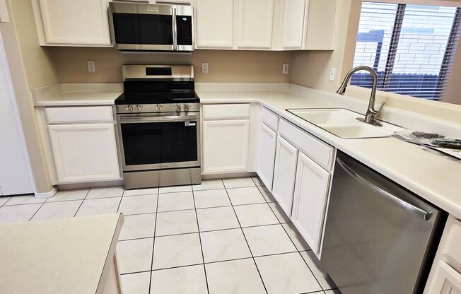 Remodeled 3-bedroom at Cooper and Warner/Ray