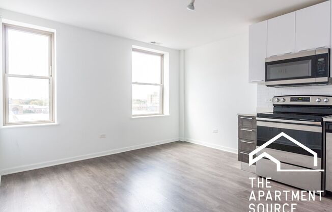 UPTOWN Rehabbed 1 Bed 1 Bath By LAKE AND RED LINE