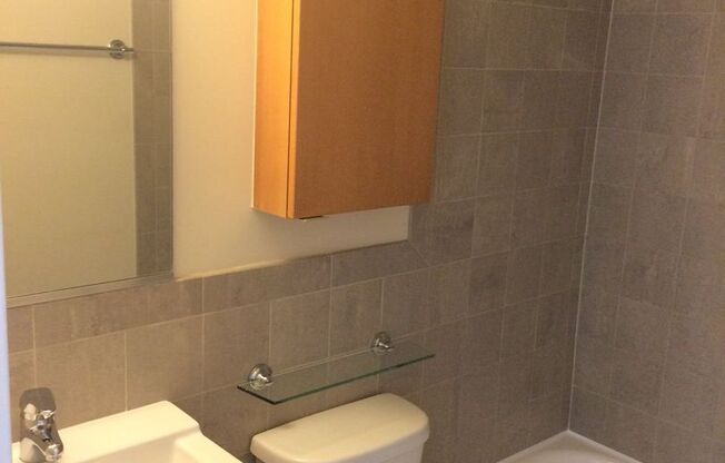 3 beds, 2 baths, $5,250, Unit 305