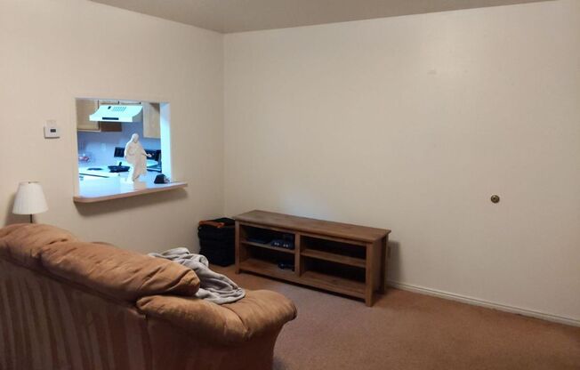 1 bed, 1 bath, 750 sqft, $1,145, Unit HC-133